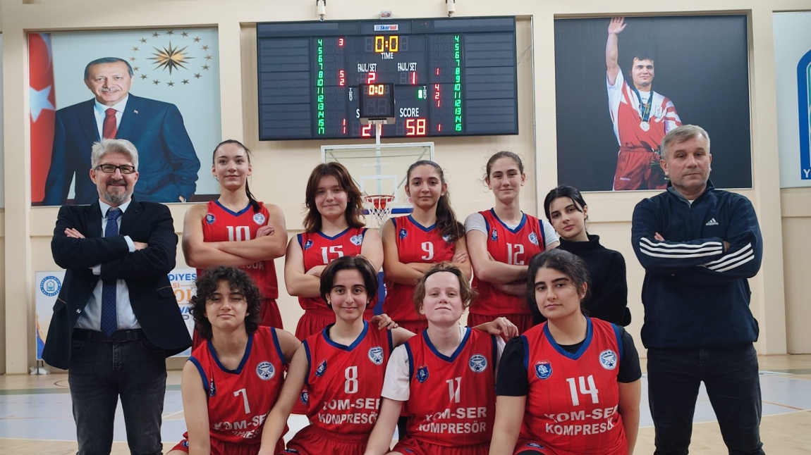 Spor Lisesini 58-21 yenen Basketbol takımımızı ve Erkan hocamızı tebrik ederiz.